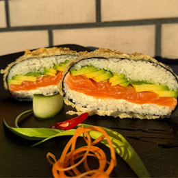 BURGER SUSHII Z ŁOSOSIEM I AVOCADO