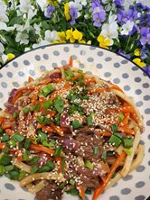 Makaron udon w sosie pieprzowym z polędwicą wołową