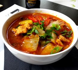 Koreańska zupa Bude Cige