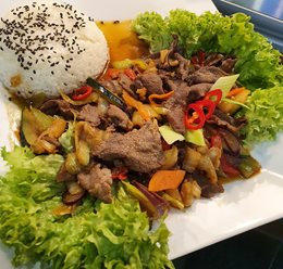 Bulgogi wołowe z warzywami i ryżem